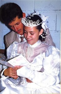Foto de la ceremonia de un matrimonio infantil