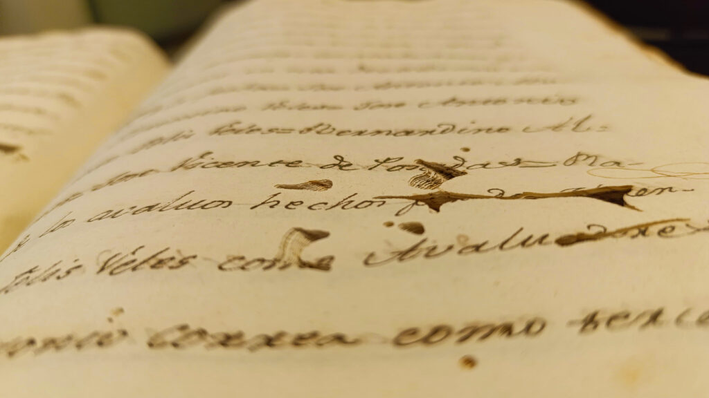 La historia que se rompe como el papel