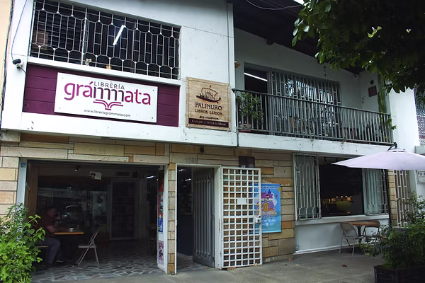 Librerías Grámmata (primer piso) y Palinuro (segundo piso), ubicadas en el barrio Estadio.