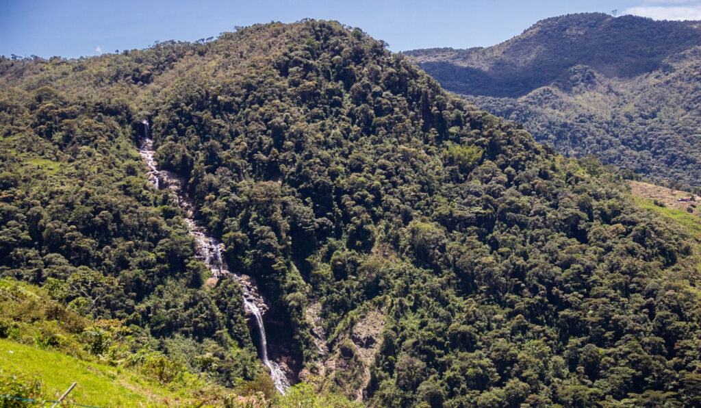 Fotografía de cascada en Cocorná