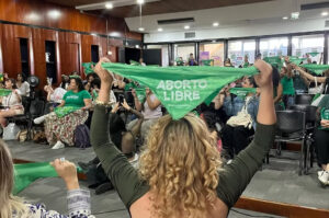 Según la colectiva Jacarandas, durante el 2022 y el 2024, Antioquia fue el departamento con más municipios que consultaron la Línea en busca de información sobre derechos sexuales y reproductivos. Foto: Causa Justa.