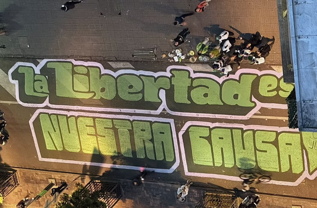 Durante la celebración del 21F, feministas exigieron la implementación sin barreras y de manera segura de la IVE bajo el lema “La libertad es nuestra causa”. Foto: Causa Justa.