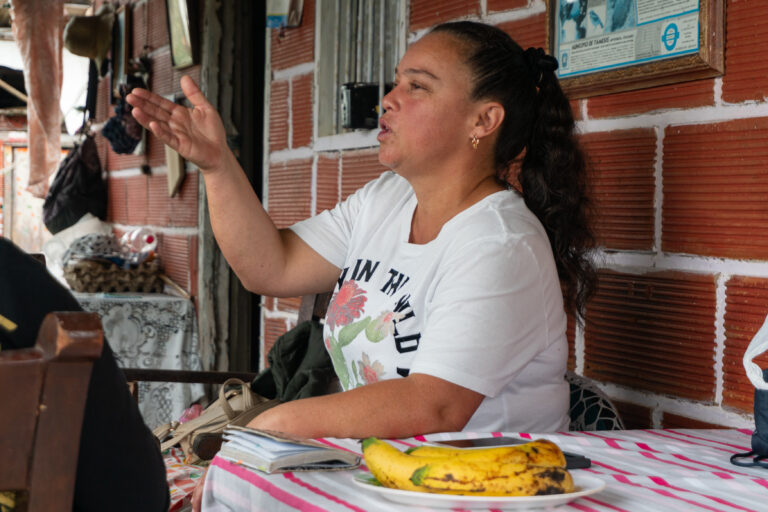 Saira Ramírez es campesina del corregimiento de San Pablo. También recicla y hace parte de organizaciones activistas contra la minería. Foto: Daniel Gómez.