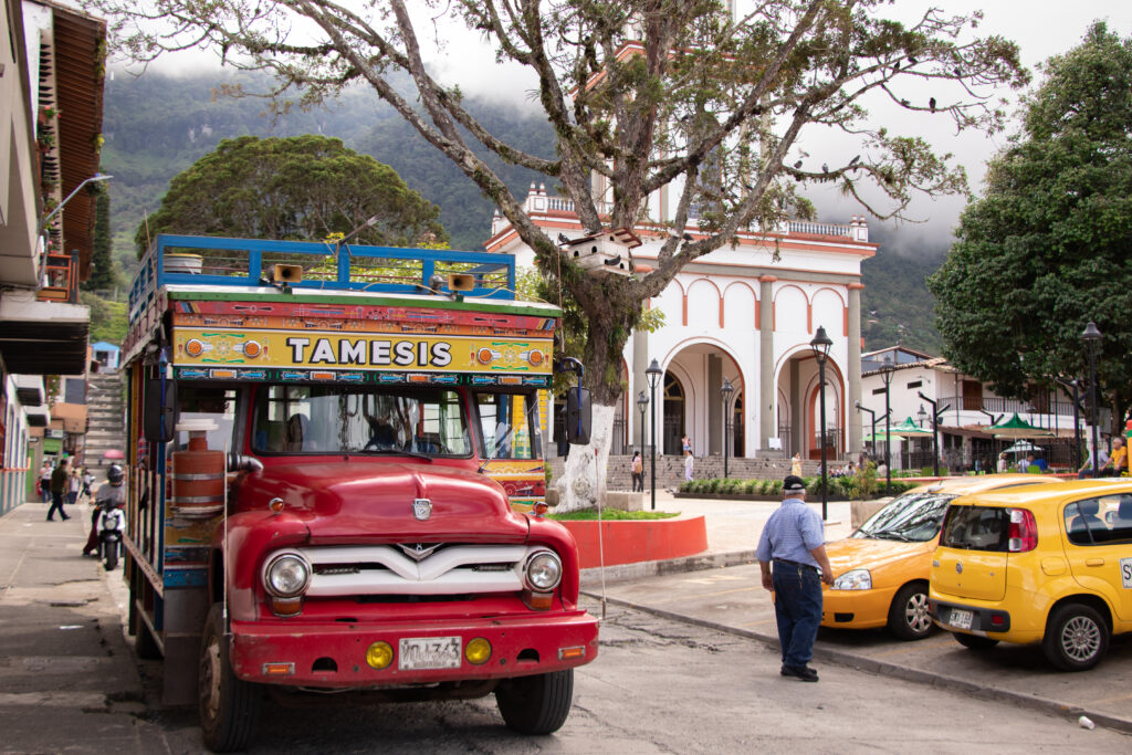 Si la minería acecha, Támesis resiste